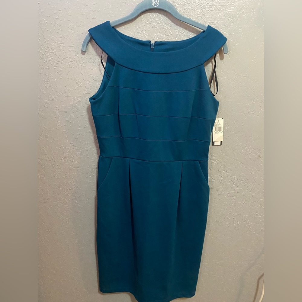Sleeveless Knee-high Dress with Pockets